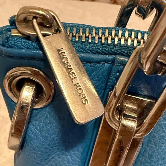 Michael Kors Vibrant Blue Shoulder Bag - Picture 8 of 16